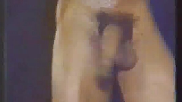 Jennifer White usa salto alto travesso porno novinha gorda para transar