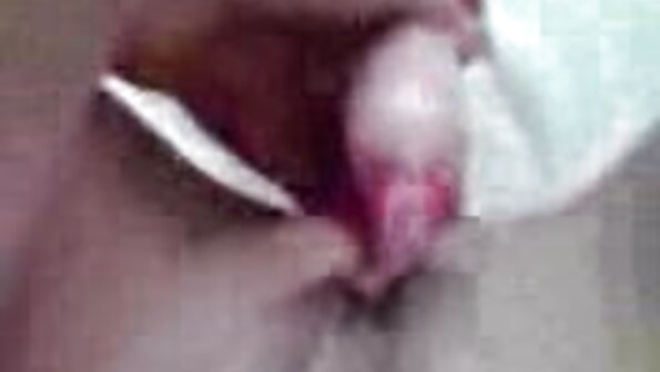 Linda jovem latina vídeo pornô de gordinhas leva um pau gordo na bunda
