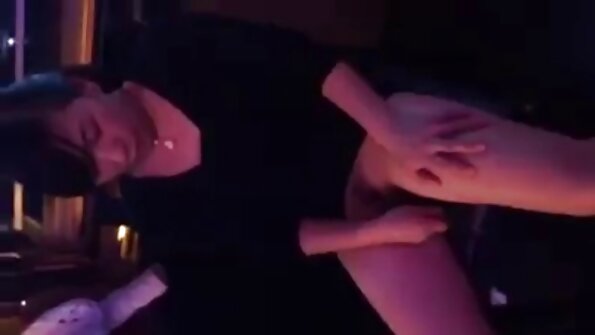 A gata loira vídeo de pornô da mulher gorda com tintas Kirsten Lee goza de um grande pau