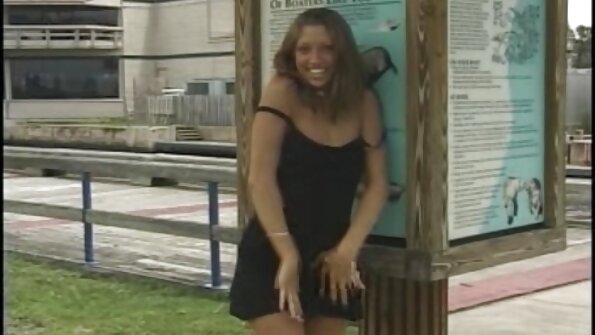 Dançando e chupando porno brasileiro com gordinhas o pau na festa selvagem com um stripper