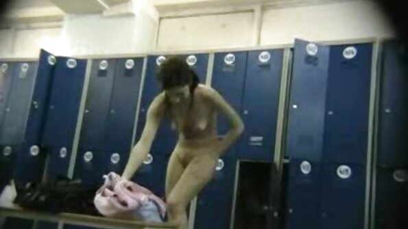 Mulher com vídeo pornô das gordinhas mais gostosas peitos lindos sendo fodida em um lugar pitoresco