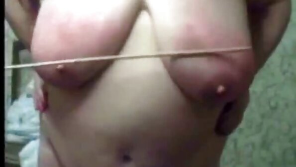 Curvy Alison Tyler strapon vídeo pornô com mulher gorda fode a petite Piper Perri